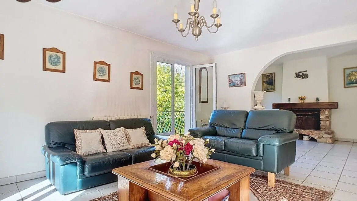 Maison 7 pièces 185 m² · à Cessenon-sur-Orb · 185 m² · 305 000 €
