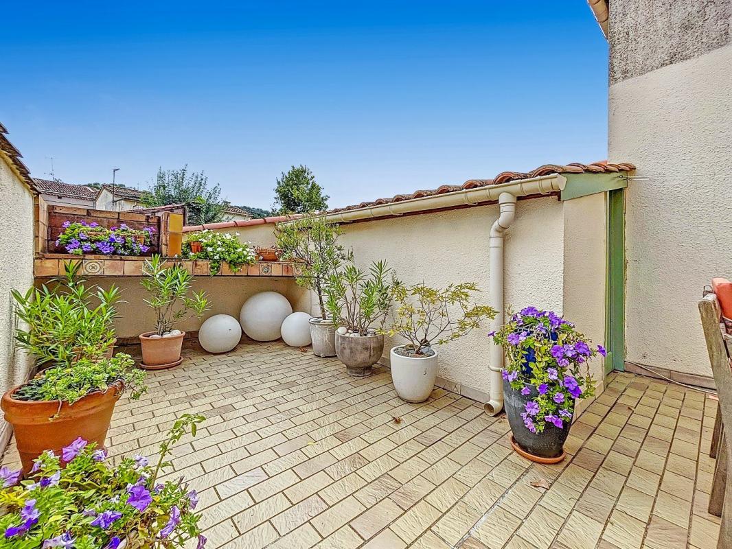 A St Chinian, appartement T3 avec belle terrasse