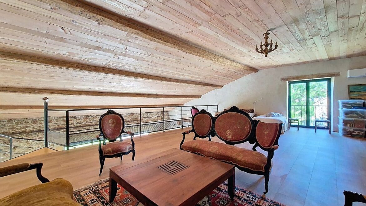 Maison 9 pièces 410 m² · à Cébazan · 410 m² · 899 000 €